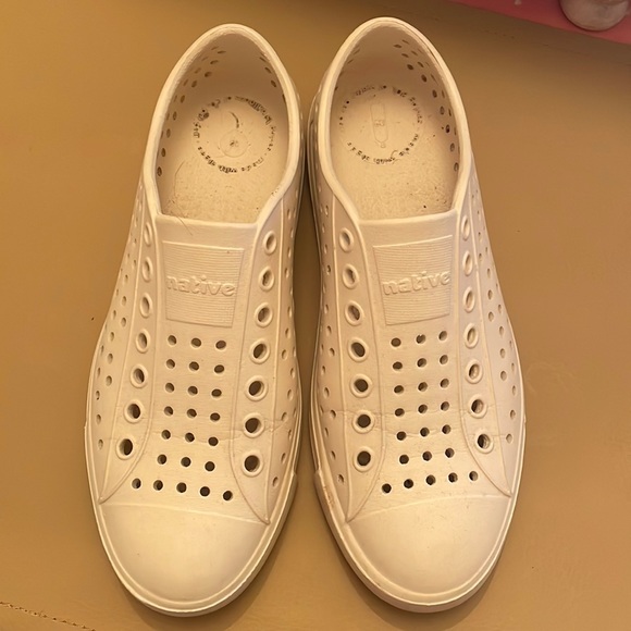 Native Shoes Shoes - Womens native Jefferson shoes in the algae bloom, size 7, great used condition